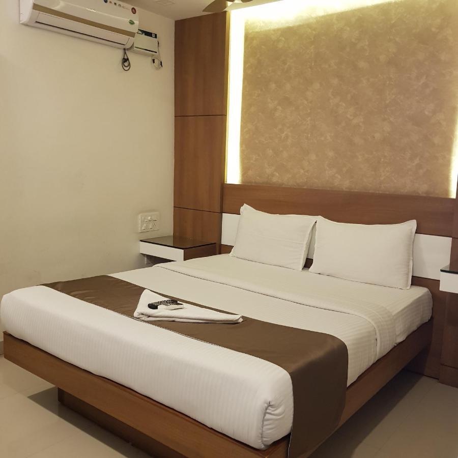 The Galaxy Suites Kochi Esterno foto