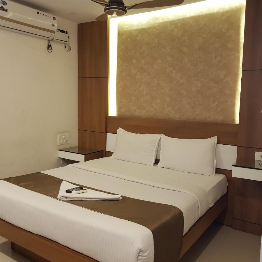 The Galaxy Suites Kochi Esterno foto