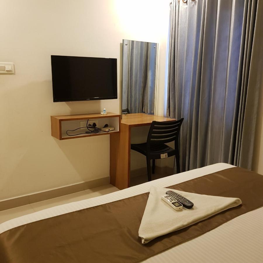 The Galaxy Suites Kochi Esterno foto