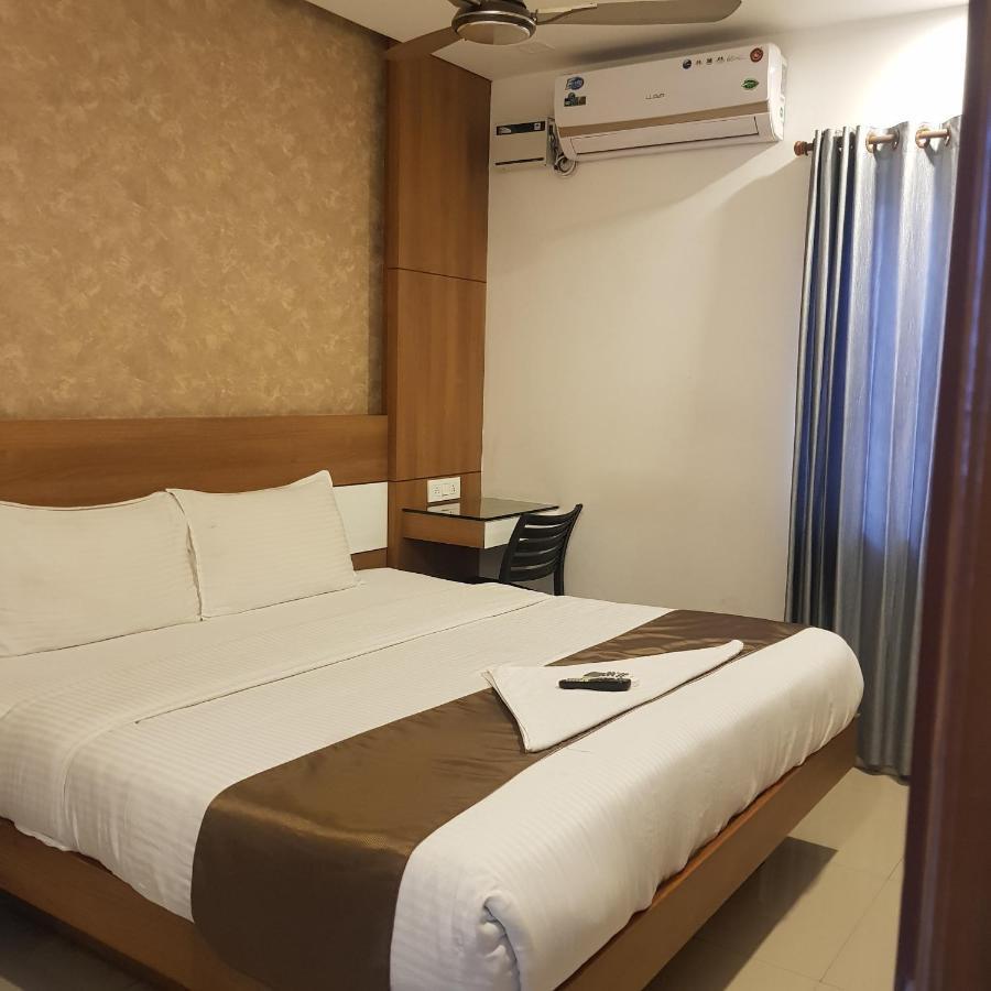 The Galaxy Suites Kochi Esterno foto