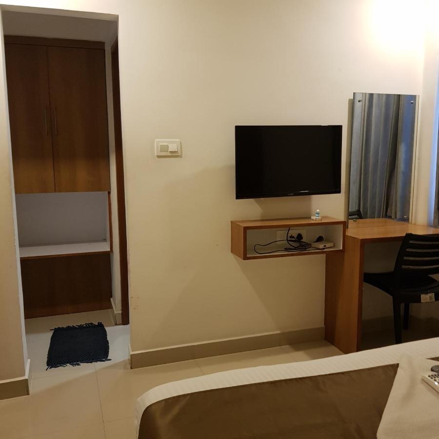 The Galaxy Suites Kochi Esterno foto