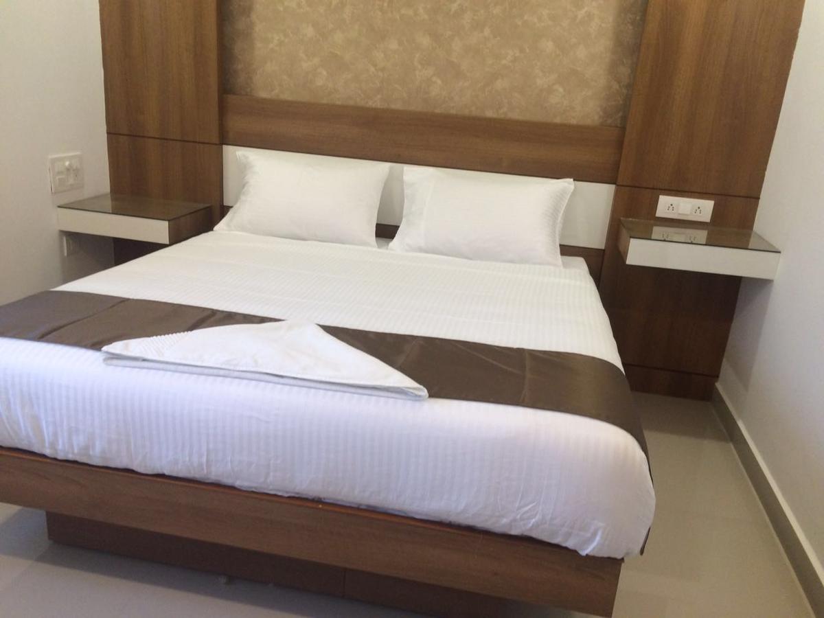 The Galaxy Suites Kochi Esterno foto