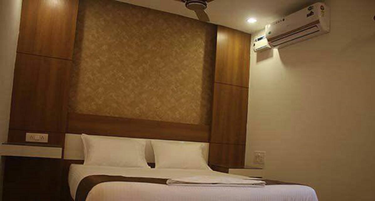 The Galaxy Suites Kochi Esterno foto