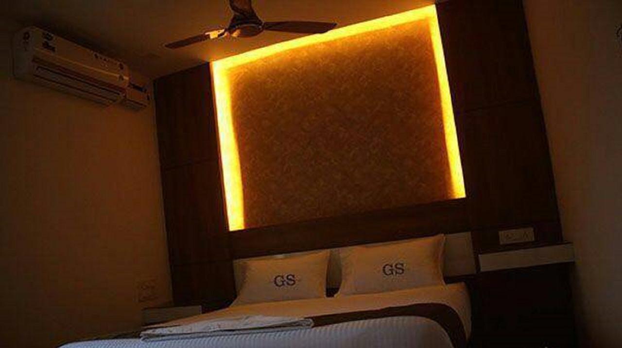 The Galaxy Suites Kochi Esterno foto