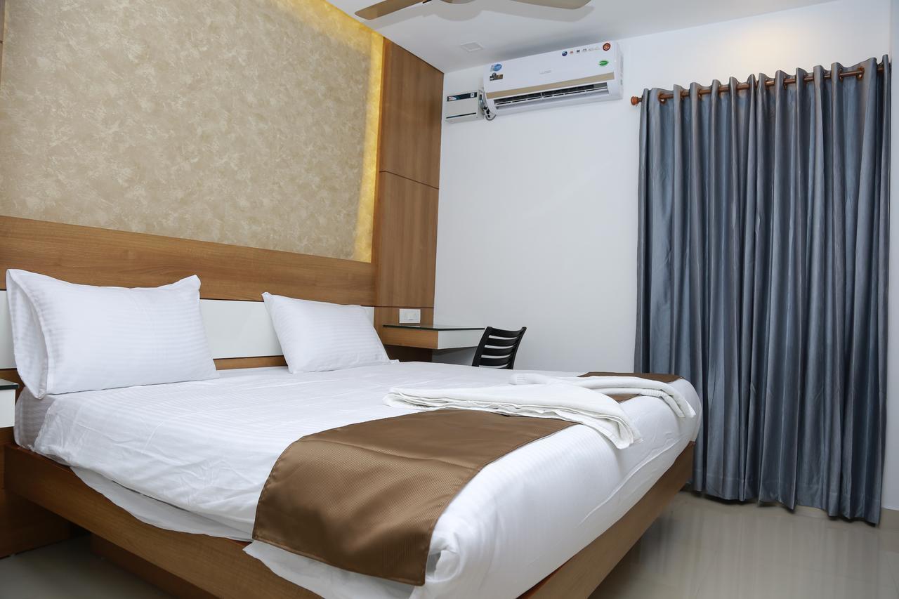 The Galaxy Suites Kochi Esterno foto