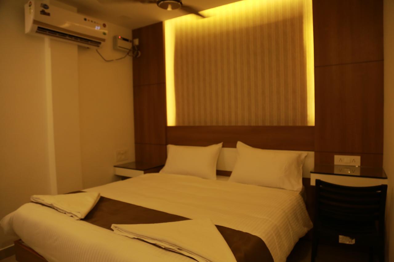 The Galaxy Suites Kochi Esterno foto