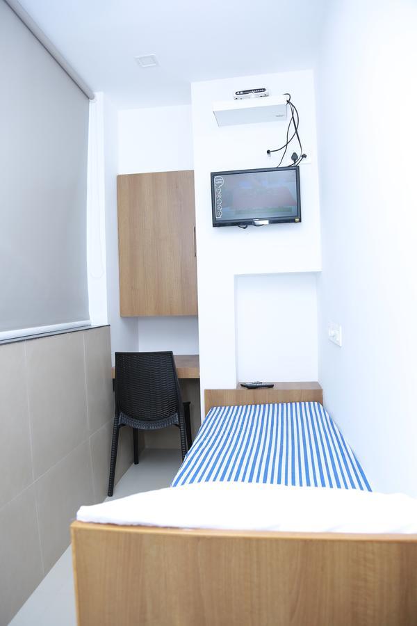 The Galaxy Suites Kochi Esterno foto