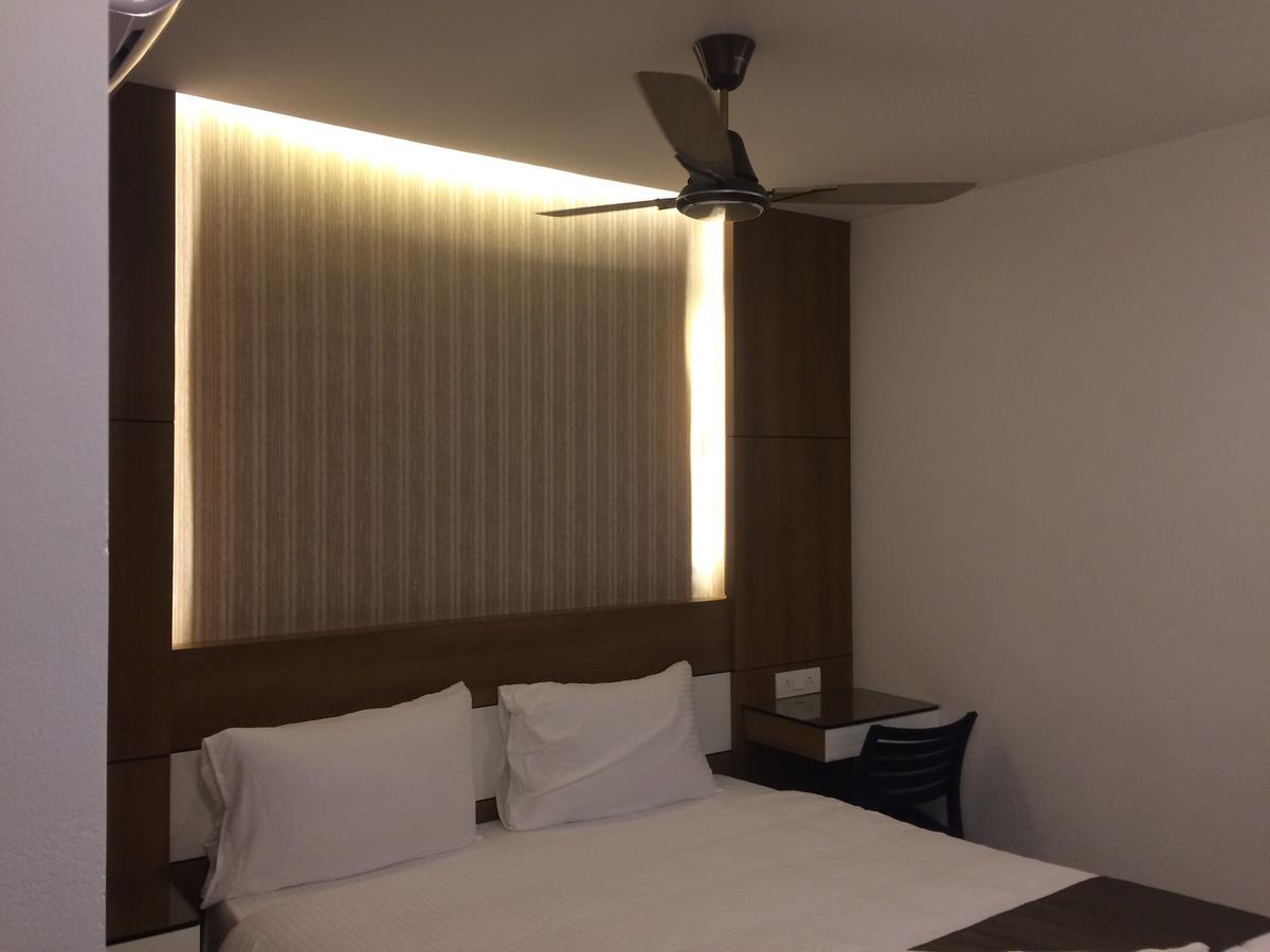 The Galaxy Suites Kochi Esterno foto